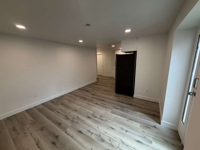 Photo - 63 E Ferndell St Unidad #Basement