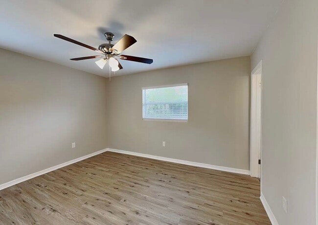 Photo - 1704 Newton St