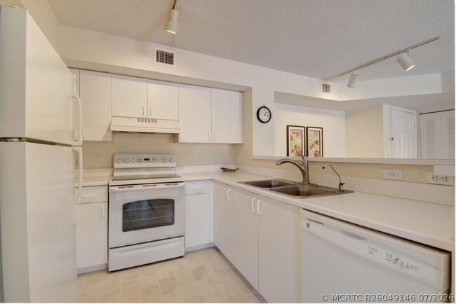Building Photo - 135 Yacht Club Way Unit 207