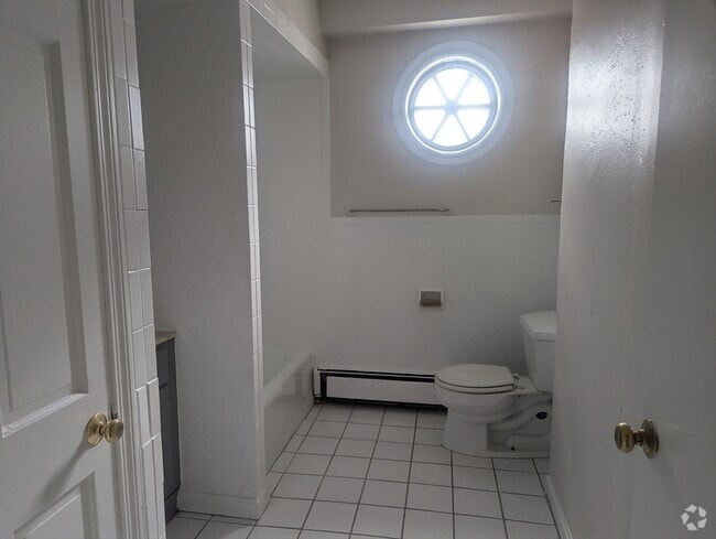 Building Photo - 581 Proctor Ave Unit 2 Rental