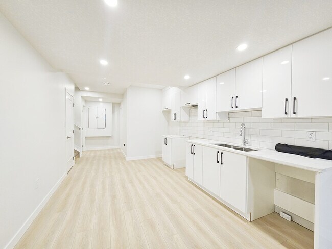 Photo - 1812 155 Ave NW Unit Lower