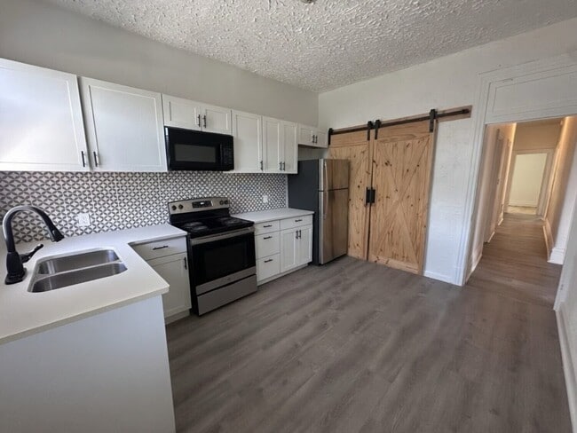 2906 Victor St Unit 2F
