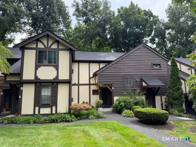 Building Photo - 2 Derby Ct Unit 2