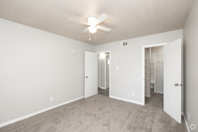 2BR, 1BA - 900SF - Primary Bedroom