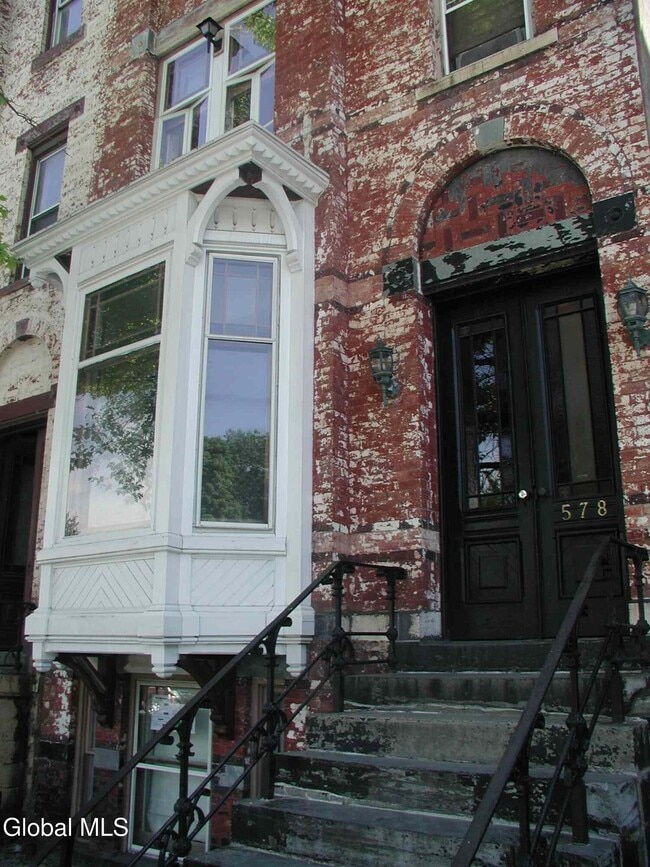 Building Photo - 578 Madison Ave Unit 3R Rental