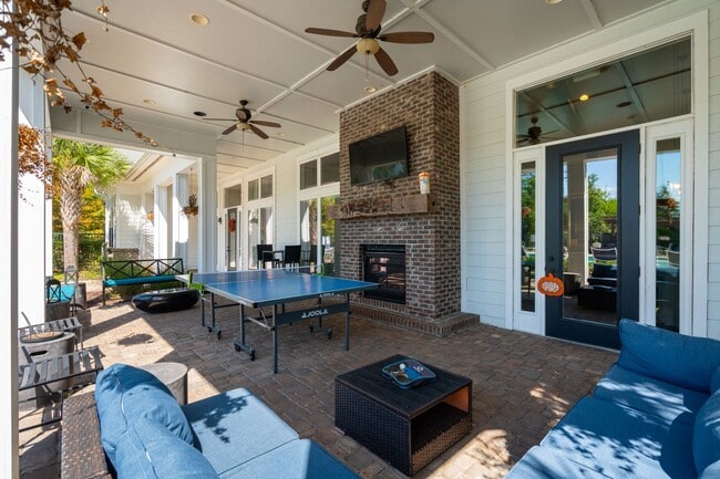 outdoor entertainment area - Blue Water at Bolton's Landing