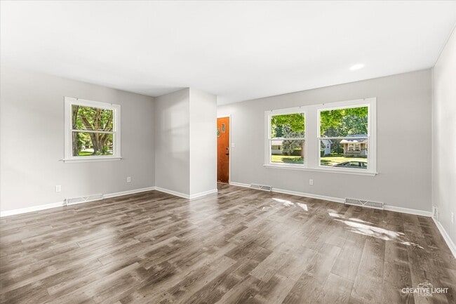 Photo - 1528 Oak Ln