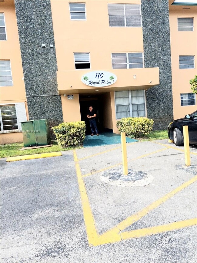Building Photo - 110 Royal Palm Rd Unit 309 Rental