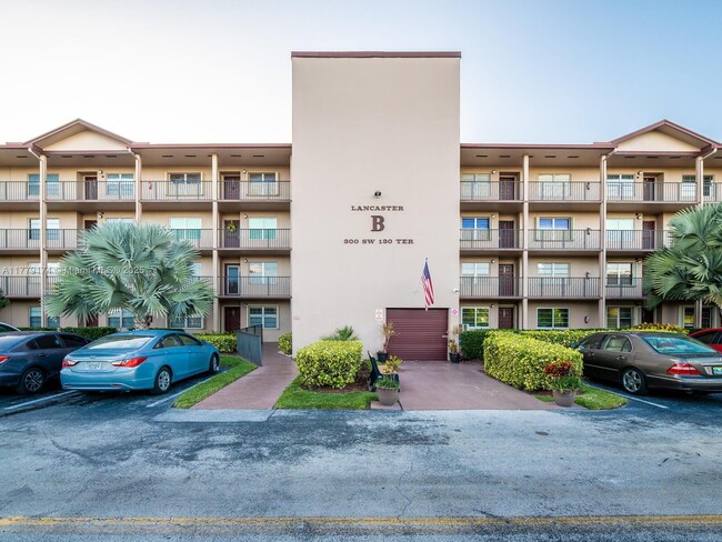 Photo - 300 SW 130th Terrace Unidad 215B Rental