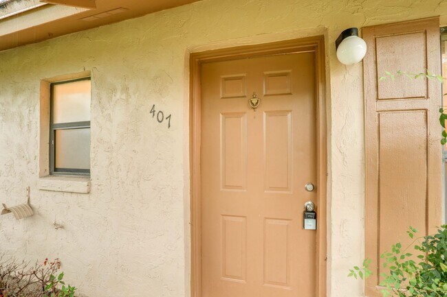 Photo - 407 Douglas Way
