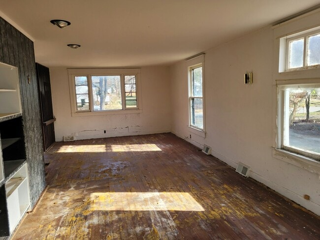 Photo - 332 N French St