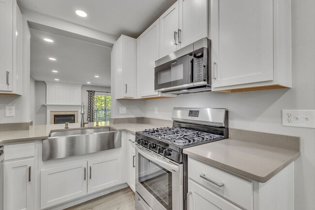 Photo - Stylish Condo Near Van Dorn Metro with Dual En Suites