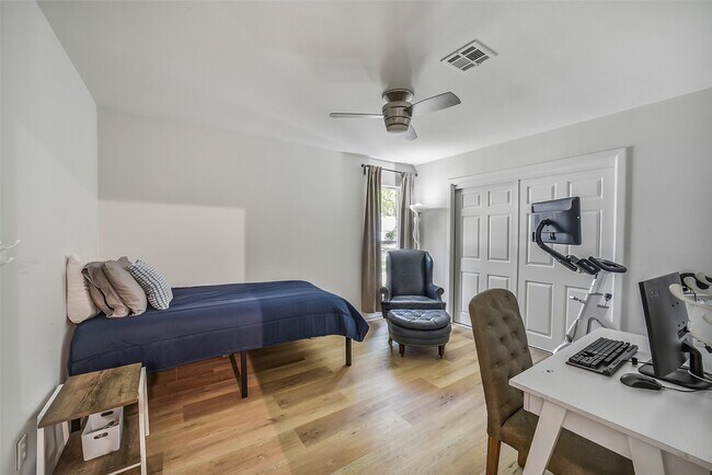 Photo - 6215 Queensloch Dr