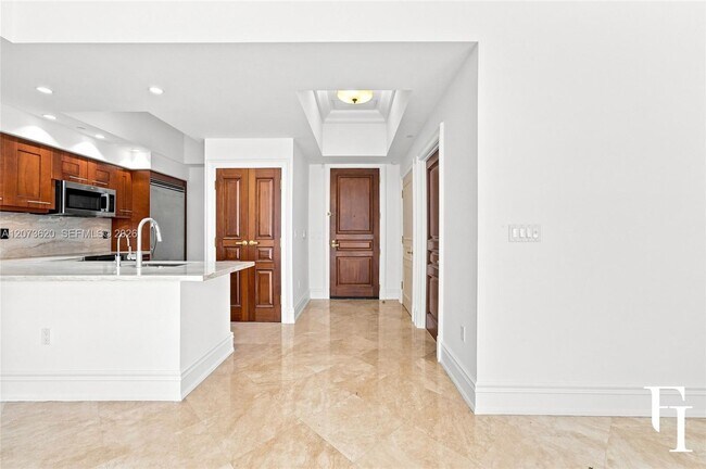60 Edgewater Dr Unit East