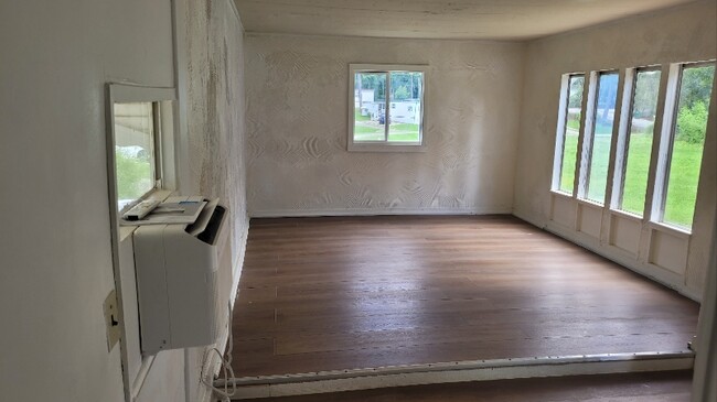 Photo - 205-437 Holt Ave