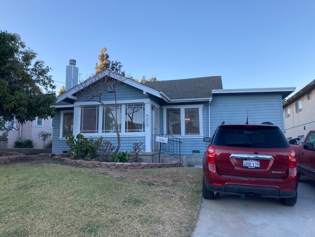 Craftsman Home with Lots of Upgraded - 550 W 37th St