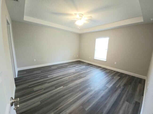 Photo - 210 Oak Ln Dr