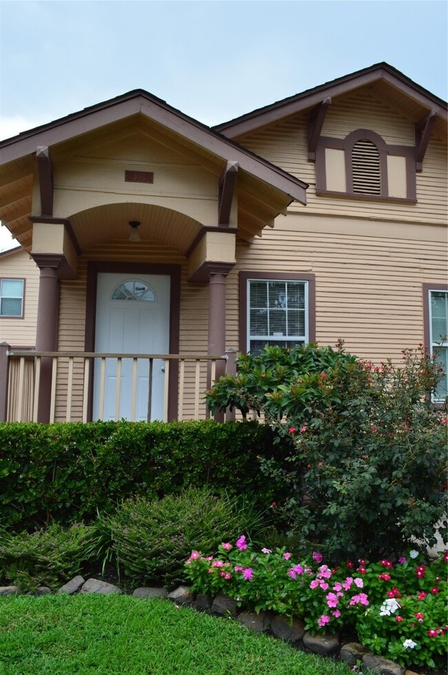 Photo - 303 Vincent St