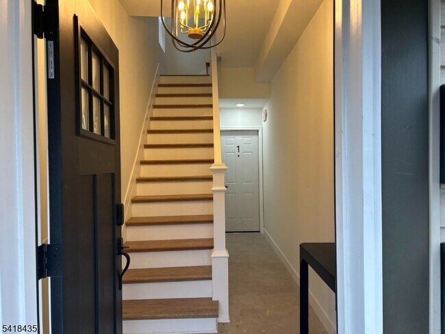 Photo - 437 Bramhall Ave