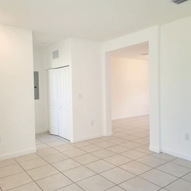 Photo - 20742 NE 5th Ct