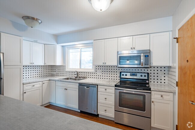 2BR, 2BA - 1,100SF - Kitchen