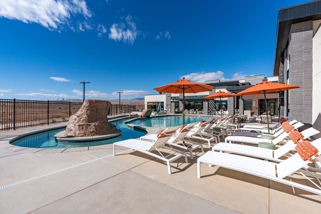 Photo - The Vue At Desert Color