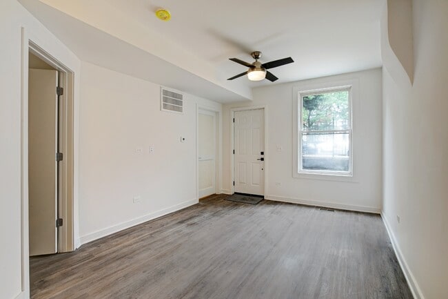 Photo - Gorgeous, Renovated 1/1bth Wicker Park, Avail 7/1 Unit 1A