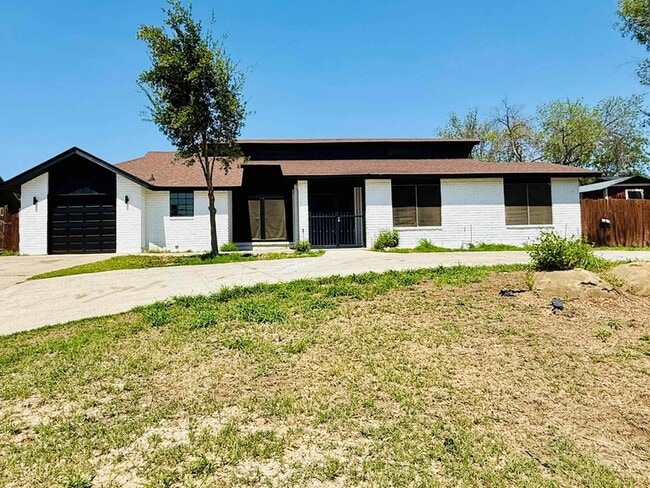 Photo - 907 Sandy Ln