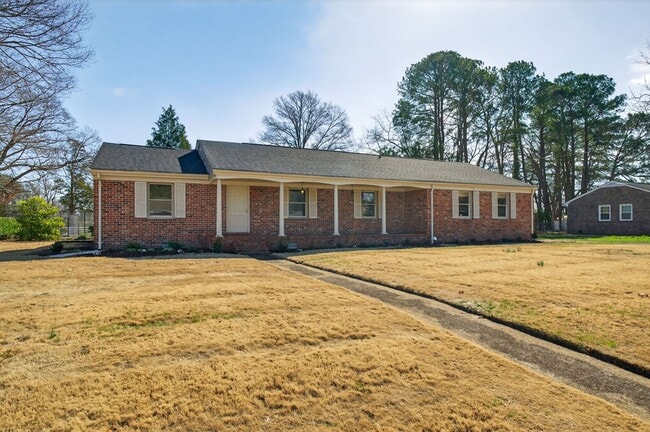 Photo - 2305 Lakewood Ln