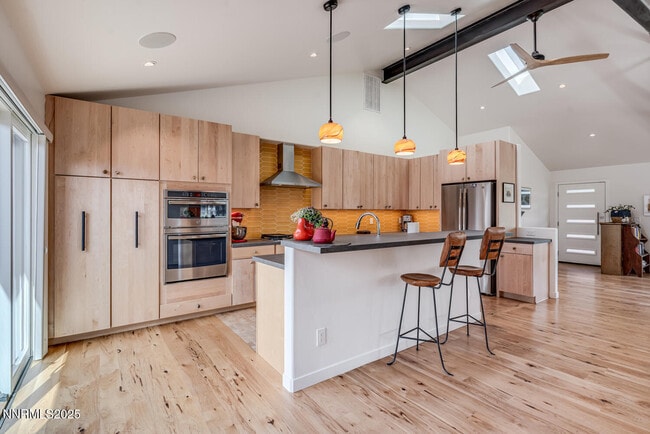 Photo - 2395 Watt St