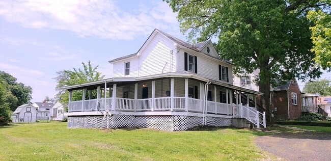 Building Photo - 4 Essex Ave Unit A