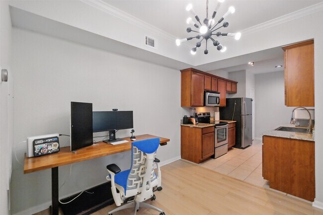Building Photo - 2255 Braeswood Park Dr Unit 166 Rental