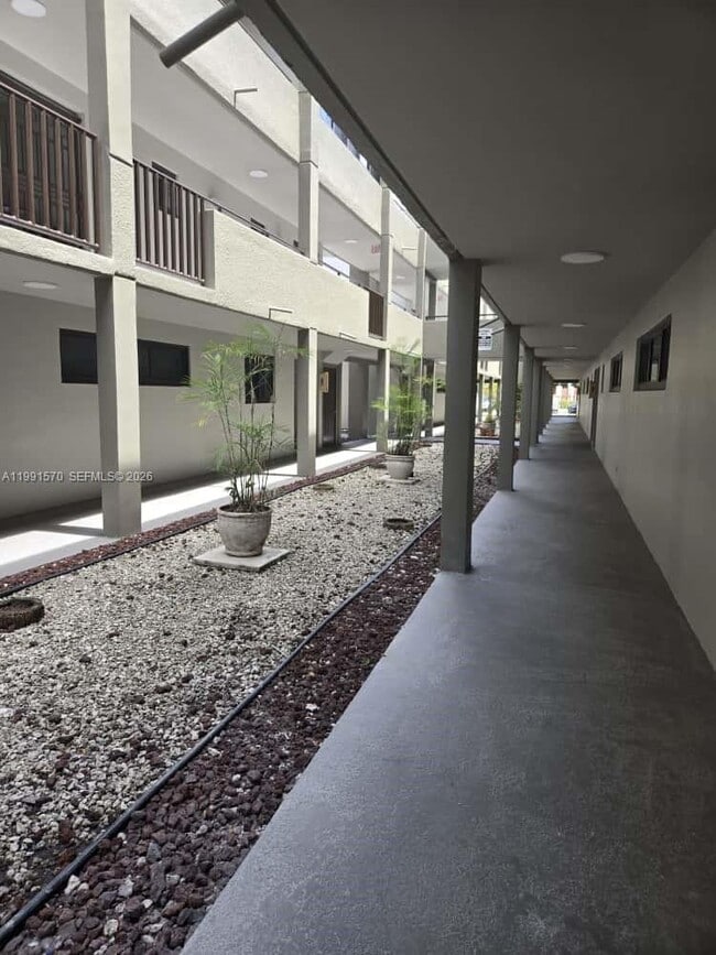 Building Photo - 5 Olive Dr Unit 9