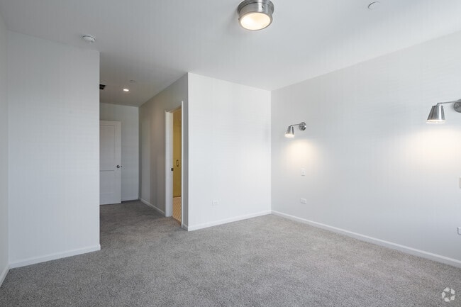 2BR, 2BA - 1,323SF - Eleven5 Lake