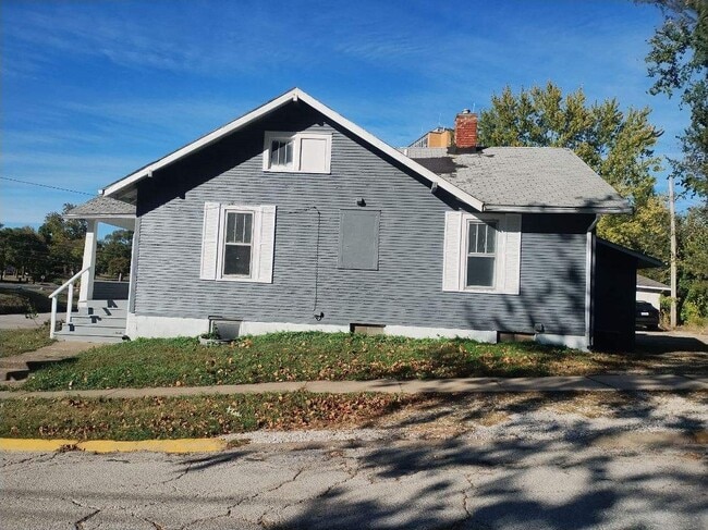 Photo - 321 N Clay St