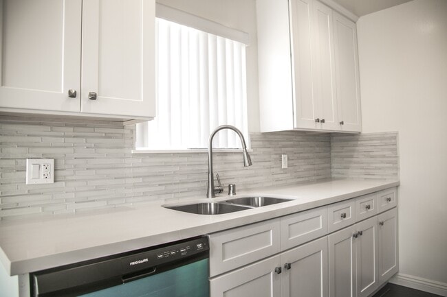 Photo - 725 Hayworth Apartments