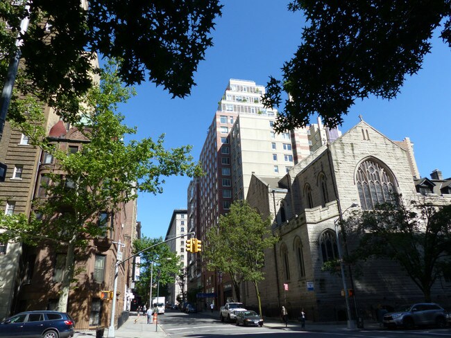 Photo - Super Sunny 1 BD, Panoramic Windows, Gut R...