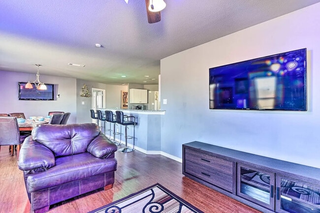 Photo - Room in House on Canyon Oaks Dr