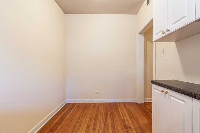 Photo - 540 W Aldine Ave Unit 2