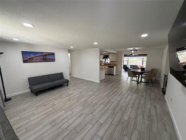 4039 Velarde Ln