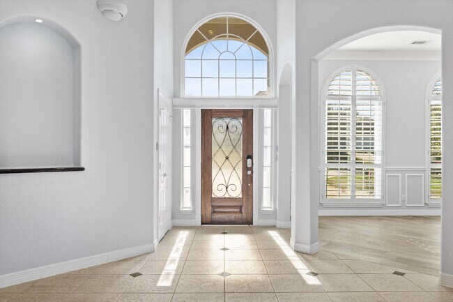 98 W Victoria Dr