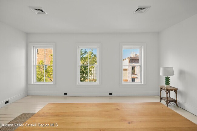 Photo - 620 Warren St