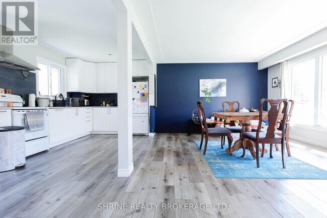 Photo - 670 Victoria St