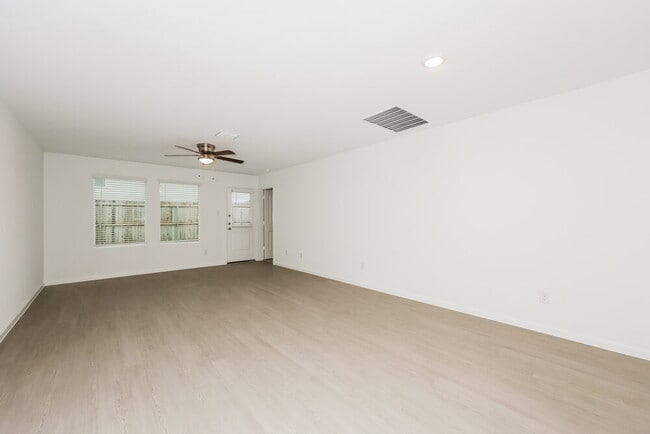 Photo - 1604 Limpkin Dr