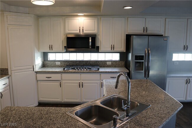 Photo - 3733 Deer Flats St