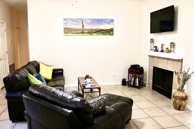 Building Photo - 1001 N Pasadena Rental