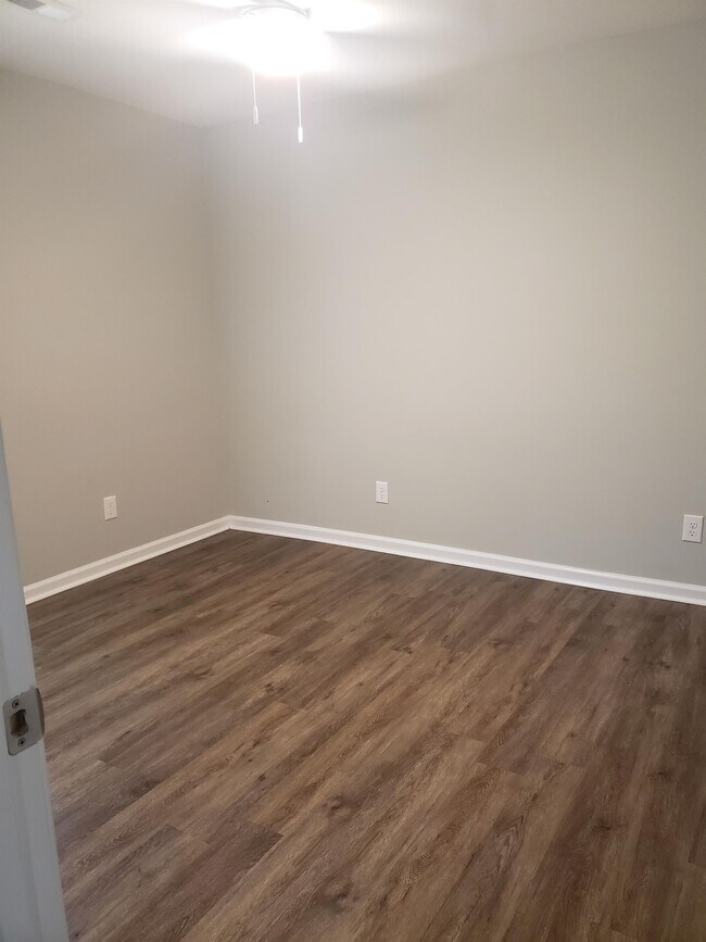 Photo - 704 Burroughs St