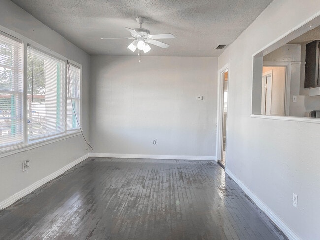 Photo - 3305 Itasca St