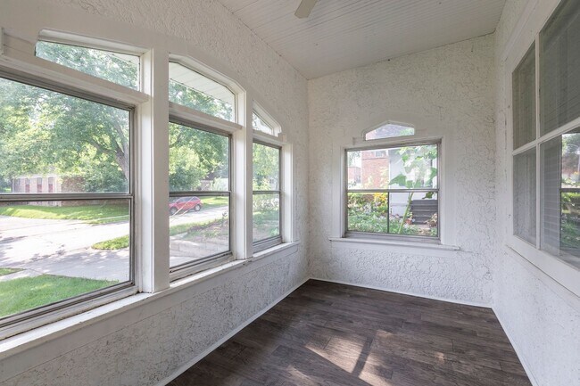 Photo - Fully Furnished Dundee Home!! Utilities & ...