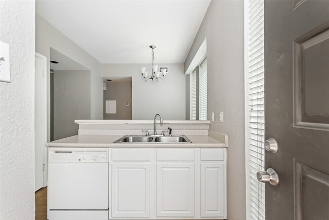 Photo - 2002 N Fitzhugh Ave Unit 1